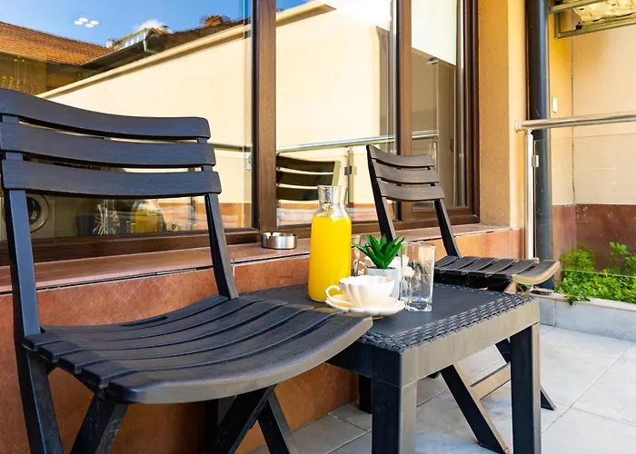 'ozi' Quite Place In Perfect Center Apartment