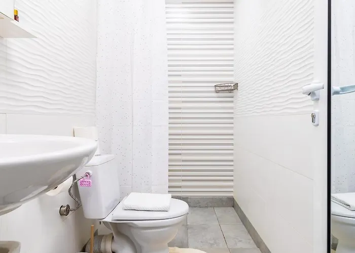 'ozi' Quite Place In Perfect Center Apartment *