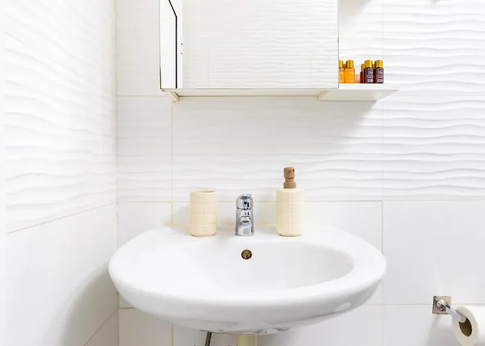 'ozi' Quite Place In Perfect Center Apartment